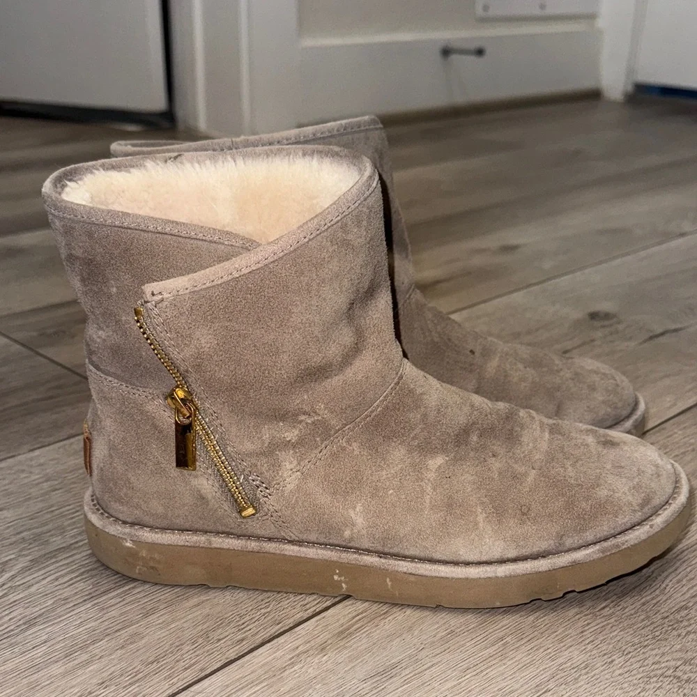 UGG Kip Suede Zip-Boots - Picture 3 of 8